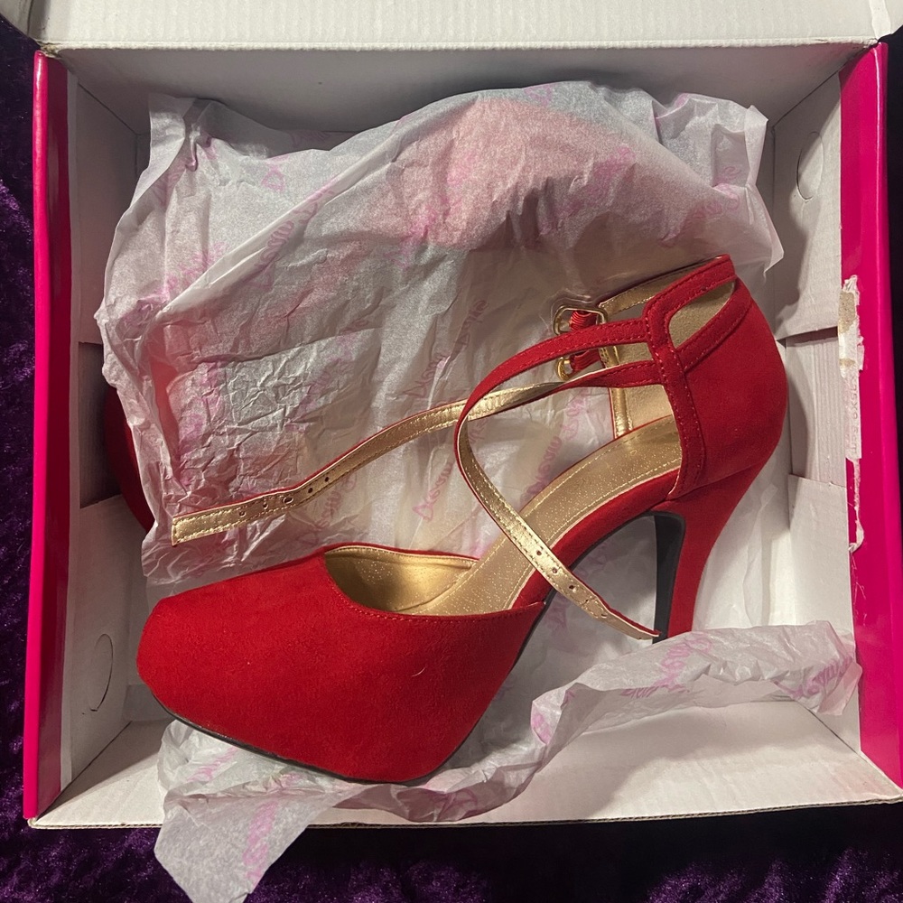 Red pumps